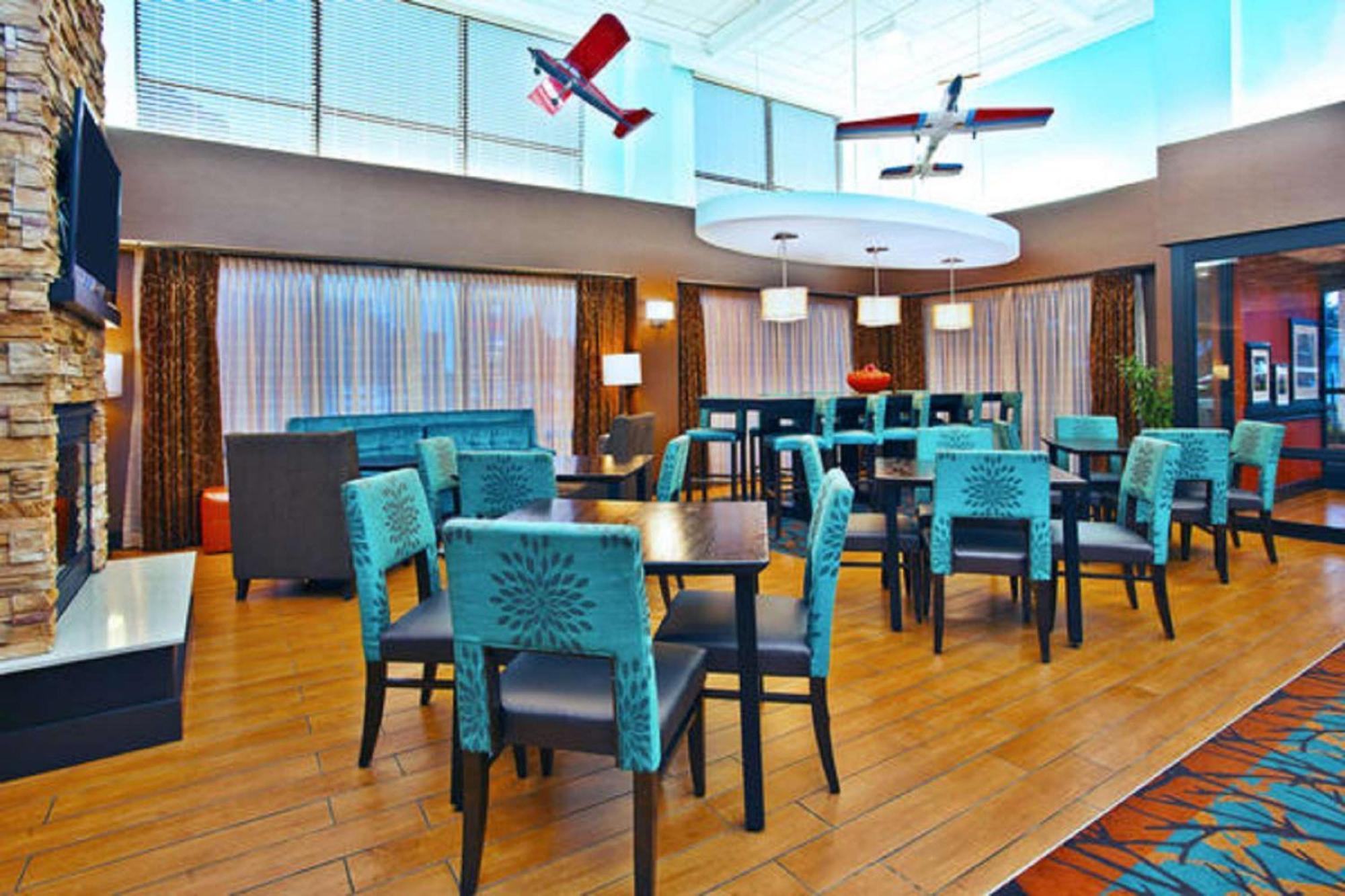 Hampton Inn Chicago-Midway Airport Bedford Park Bagian luar foto